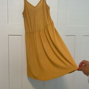 UNIVERSAL THREAD DRESS WITH ADJUSTABLE STRAPS.L. ptp18”. ptb29”. Pit to waist 9”